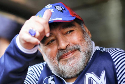 prosecutors question maradona s doctor in manslaughter probe