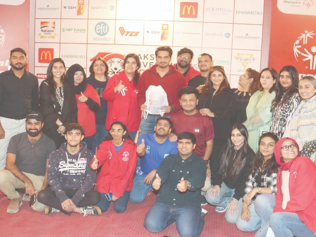 sop chairperson ronak lakhani renowned showbiz icon humayun saeed poa asg tehmina asif and others are seen with special athletes during the ten year celebrations of the sop unified marathon which will be held on sunday jan 26 photo sop