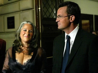 friends creator marta kauffman urges matthew perry fans to focus on actor s life instead of death