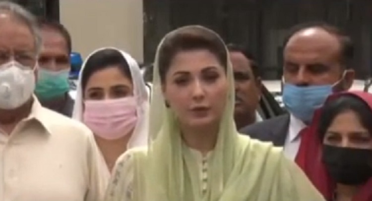 pml n leader maryam nawaz talking to media persons in lahore on march 15 2021 screengrab