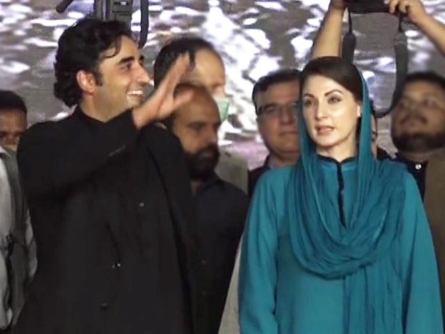 bilawal bhutto and maryam nawaz at the pdm s first political event in gujranwala screengrab