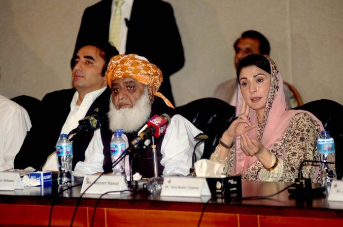 ppp co chair and foreign minister bilawal bhutto zardari jui f cheif maulana fazlur rehman and pml n vice president maryam nawaz along with other ruling coalition leaders address media in islamabad on july 25 2022 photo app