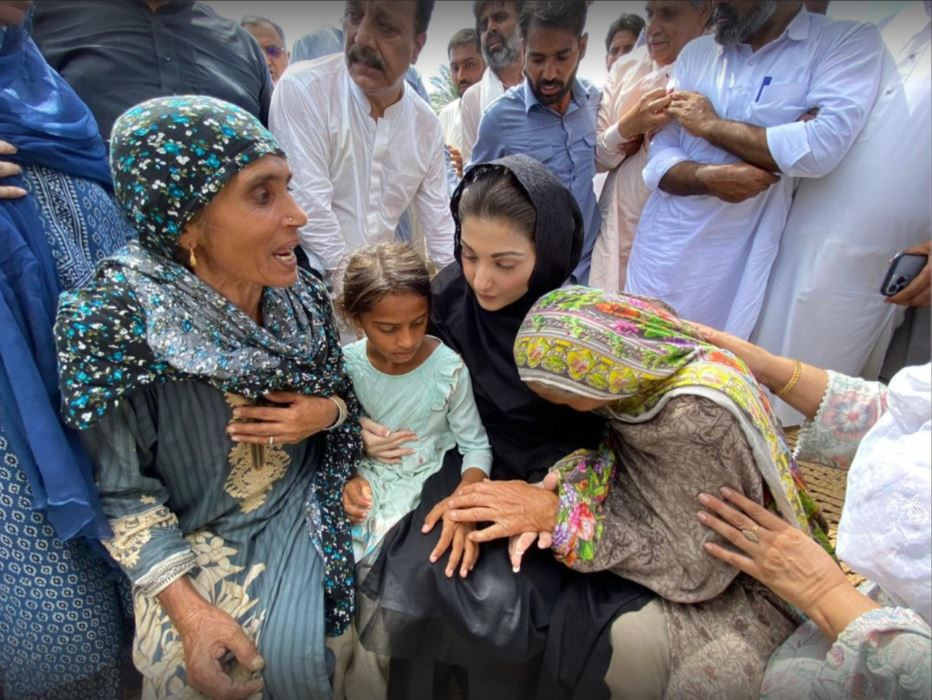 pml n vice president maryam nawaz interacts with flood victims in punjab on august 29 2022 photo twitter maryam nawaz