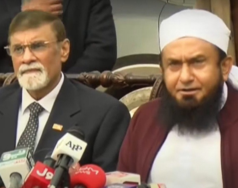 renowned religious preacher maulana tariq jamil addressing a press conference alongside sri lankan high commissioner mohan wijewickrama in islamabad screengrab