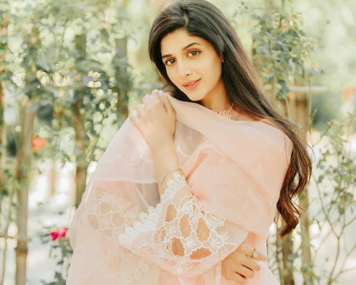 1242px x 996px - From best roles to favourite co-star, Mawra Hocane tells all
