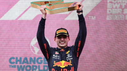 verstappen celebrates insane win in austria