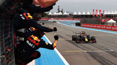 verstappen ignores f1 title talk