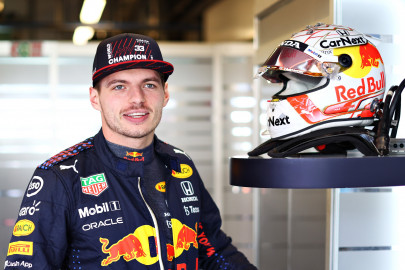 verstappen commits future to red bull in bumper deal verstappen commits future to red bull in bumper deal