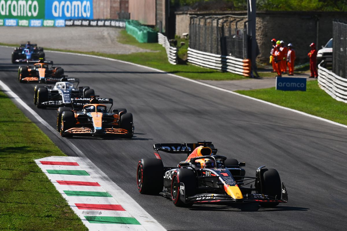 Photo of Verstappen on verge of second world crown