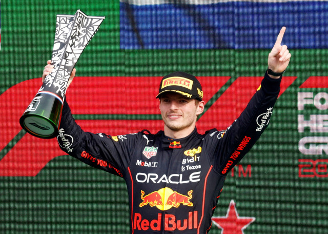 verstappen shrugs off favourite tag for 2023 season