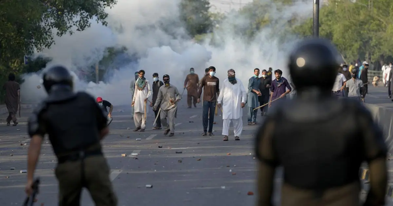 سینیٹر نے برطانیہ اور پاکستان میں فسادات کے مقدمات کا سخت موازنہ کیا | ایکسپریس ٹریبیون