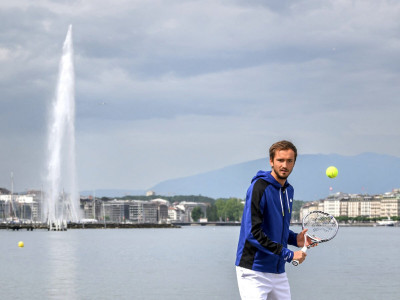 medvedev keen for clay play before paris