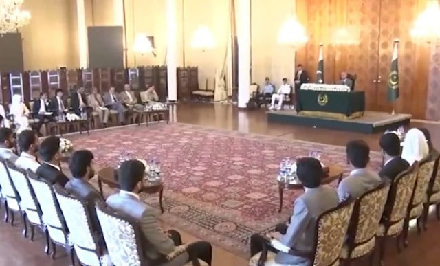 president alvi addresses a group of students from hamdard school of law hamdard university at the aiwan e sadr on june 7 2022 screengrab president alvi addresses a group of students from hamdard school of law hamdard university at the aiwan e sadr on june 7 2022 screengrab