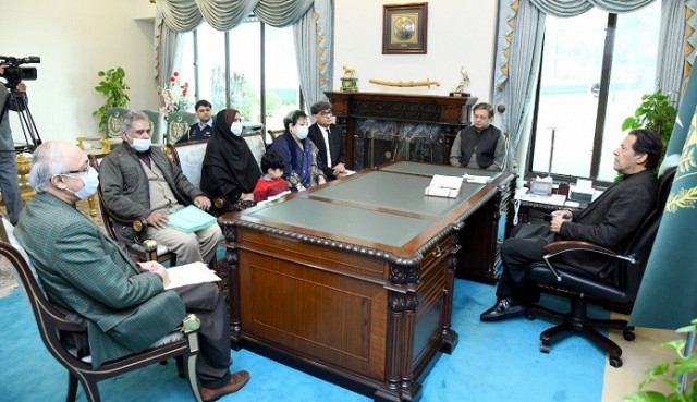 prime minister imran khan pictured during a meeting with the family of missing journalist mudassar naaru in islamabad on dec 9 2021 photo twitter shireenmazari1 prime minister imran khan pictured during a meeting with the family of missing journalist mudassar naaru in islamabad on dec 9 2021 photo twitter shireenmazari1