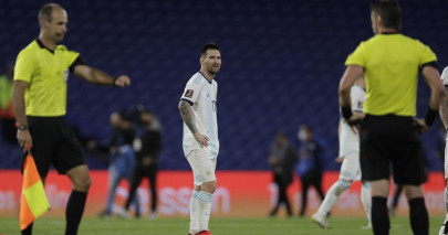 scaloni calls for var review after messi goal chalked off scaloni calls for var review after messi goal chalked off