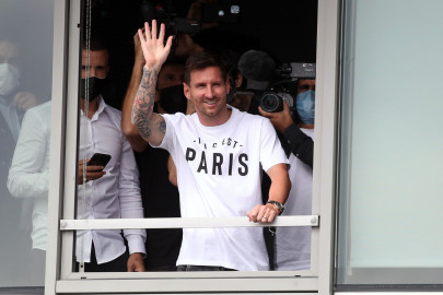 money no obstacle as psg reunite messi with neymar