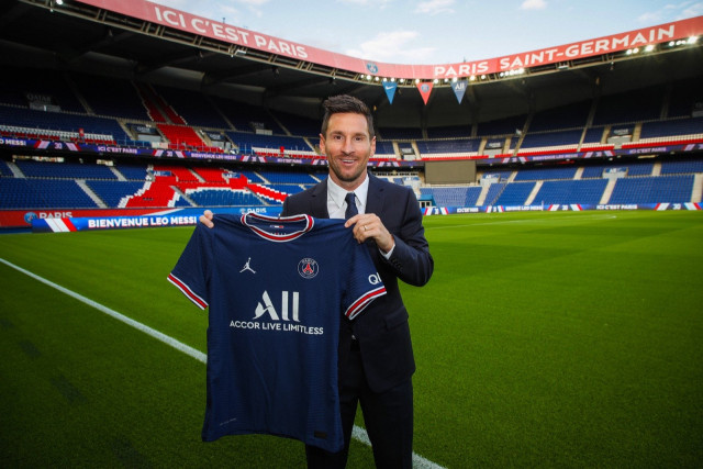 lionel messi signs two year contract with psg lionel messi signs two year contract with psg