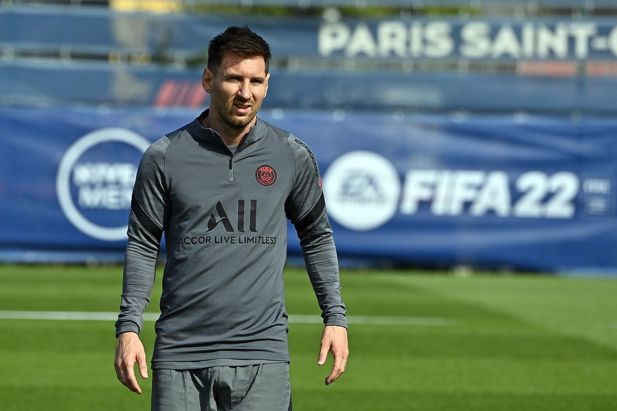 Photo of PSG rubbish L'Equipe report of Messi's 'giant 110m' salary