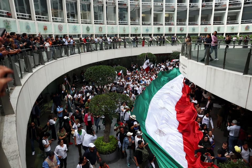 demonstrators enter the senate building as a highly contested judicial reform proposal is debated following its approval by the chamber of deputies and backing by senators at the commission stage in mexico city mexico on september 10 2024 photo reuters