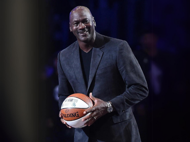 michael jordan s iconic illinois mansion finally under contract after 12 years