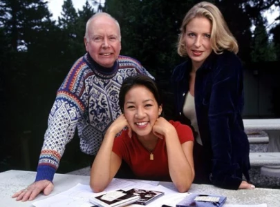 olympic figure skater michelle kwan pays tribute to late skating coach frank carroll