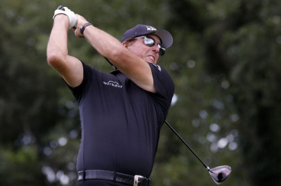 mickelson joins saudi backed golf series