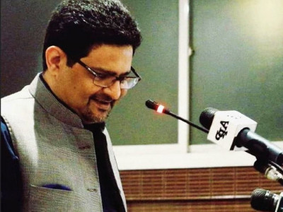 pm lauds miftah for avoiding default pm lauds miftah for avoiding default