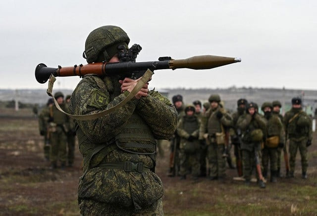 a grenade launcher operator of the russian armed forces takes part in combat drills at the kadamovsky range in the rostov region russia december 14 2021 photo reuters a grenade launcher operator of the russian armed forces takes part in combat drills at the kadamovsky range in the rostov region russia december 14 2021 photo reuters