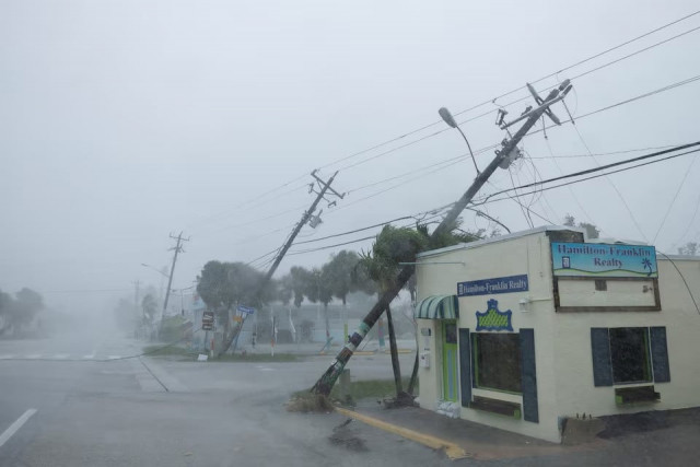 milton makes landfall catastrophic storm pummels florida with 120 mph winds milton makes landfall catastrophic storm pummels florida with 120 mph winds