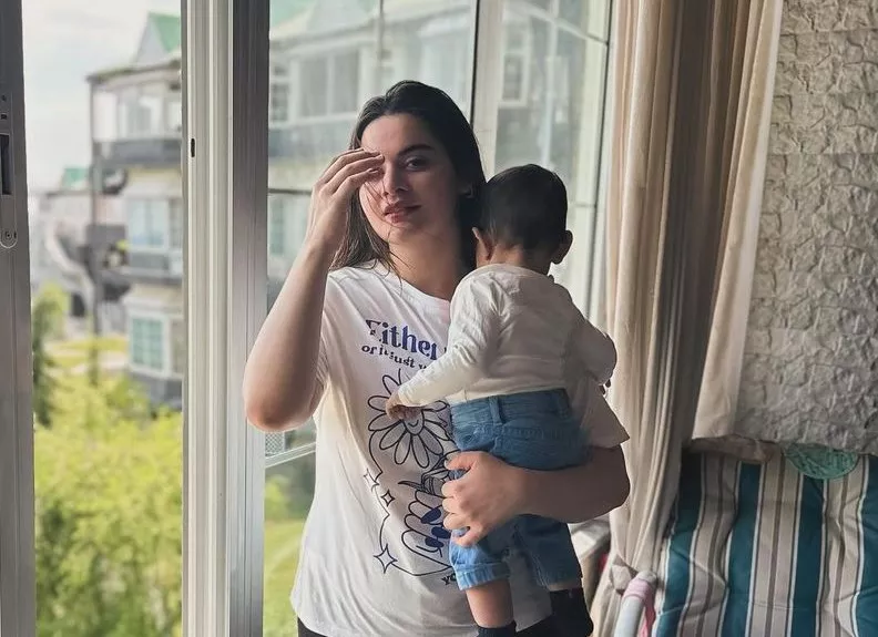 the pressure is taking a toll on me minal khan wants society to back off new mothers the pressure is taking a toll on me minal khan wants society to back off new mothers
