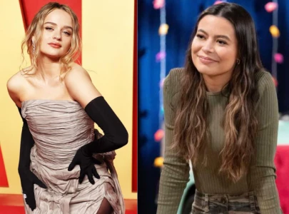 joey king and miranda cosgrove face off in fiery hot ones versus challenge joey king and miranda cosgrove face off in fiery hot ones versus challenge