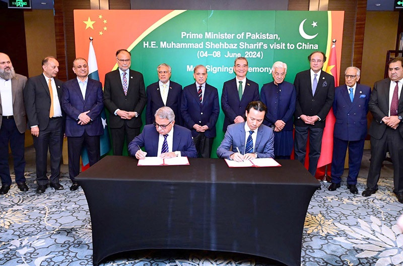 Prime Minister Muhammad Shehbaz Sharif witnesses signing of Memorandums of Understanding regarding cooperation in different fields between China and Pakistan, in Beijing, China, March 06, 2024. PHOTO: APP