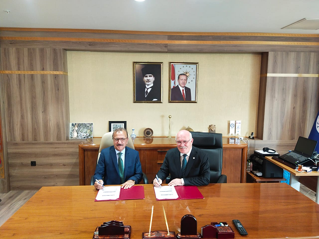 memorandum was signed by the reactor of the usak university prof dr ekrem savas and vice chancellor of uajk prof dr muhammad kaleem abbasi photo express