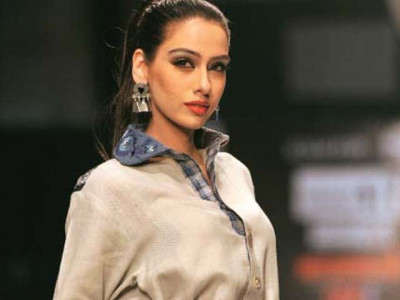 beauty the brush curl up with the 70s beauty the brush curl up with the 70s