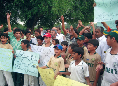 model town cricketers show support for accused players
