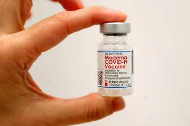 a healthcare worker holds a vial of the moderna covid 19 vaccine at a pop up vaccination site operated by somos community care during the coronavirus disease covid 19 pandemic in manhattan in new york city new york us january 29 2021 photo reuters