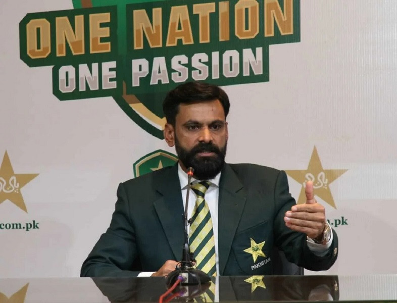 mohammad hafeez speaks to the media while announcing his international retirement photo pcb