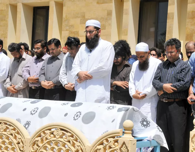 sobbing replaces laughter moin akhtar laid to rest sobbing replaces laughter moin akhtar laid to rest