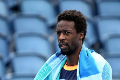 monfils tearful over nightmare slump after australian open exit