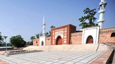 mosques hold special prayers on defence day