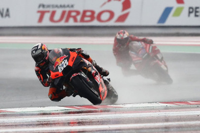 oliveira wins rain hit indonesian motogp oliveira wins rain hit indonesian motogp