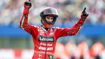 bagnaia cruises to dutch motogp win