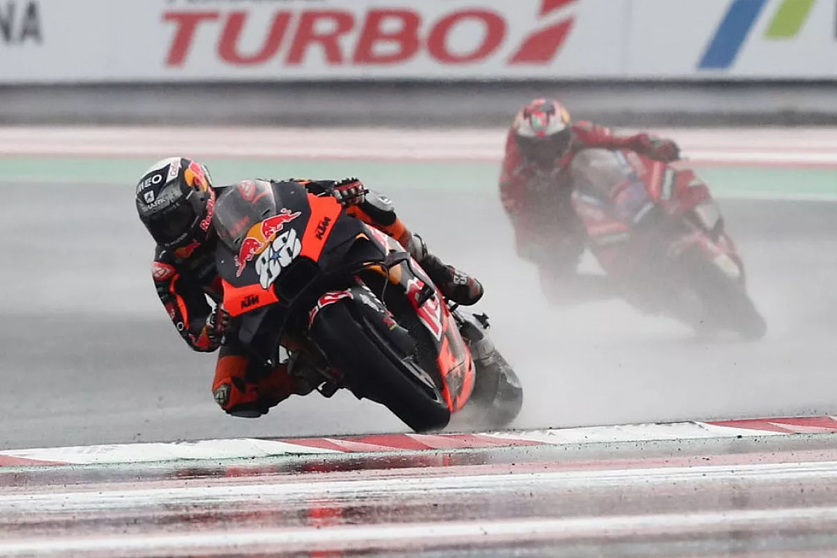 oliveira wins rain hit thai motogp oliveira wins rain hit thai motogp