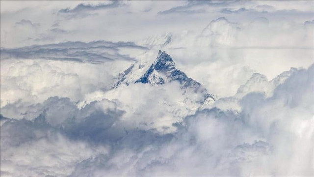 in a first chinese scientists summit mount cho oyu