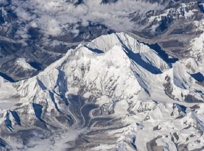 two dead two missing after avalanche hits tibet s mt shishapangma