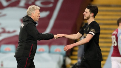 top four in sight for west ham but moyes did not enjoy win over leeds