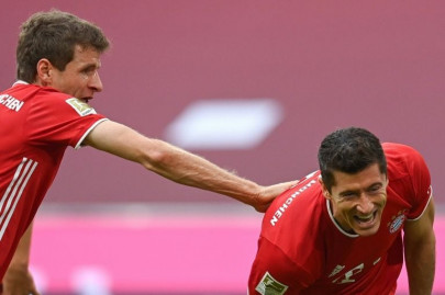 can t praise him enough mueller marvels at lewandowski