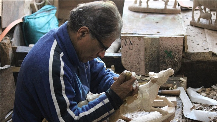 Photo of Skillful hands of deaf, mute artist in Kashmir bring walnut wood to life