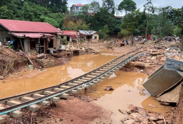 myanmar flood death toll tops 384 myanmar flood death toll tops 384