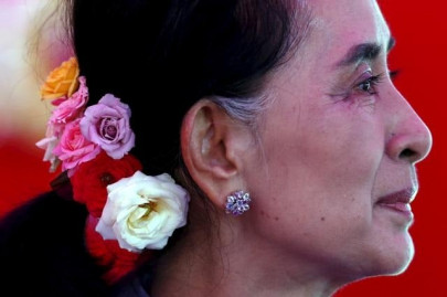 myanmar protesters block railway line un warns against crackdown myanmar protesters block railway line un warns against crackdown